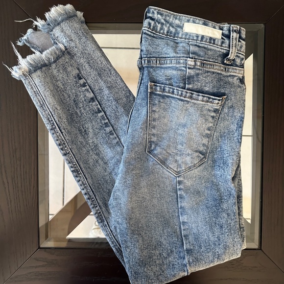 **CELLO* Junior's Vintage Wash Fringe Cuff Denim Jeans Size 5 - Picture 1 of 9